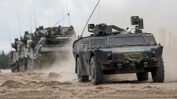 Военные машины НАТО на полигоне в Пабраде, Литва - Sputnik International