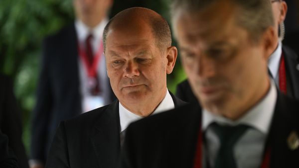 German Chancellor Olaf Scholz leaves after an emergency meeting of global leaders at the G20 summit. - Sputnik International