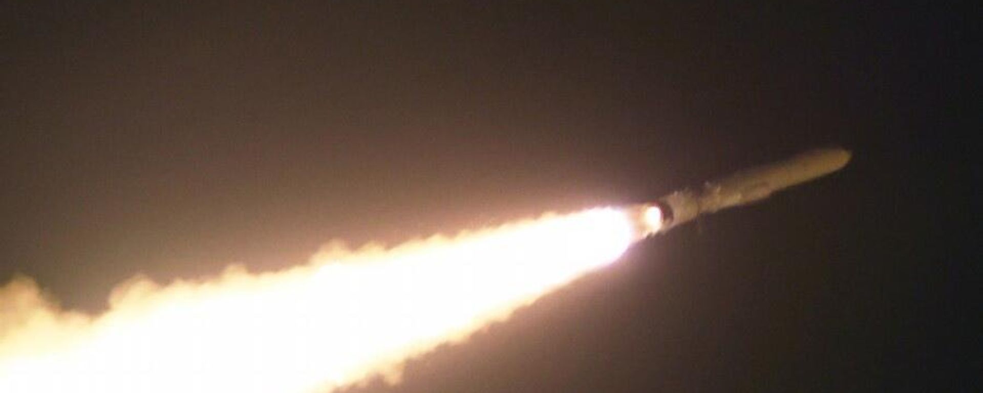 Photo from the test launch of strategic cruise missile Pulhwasal-3-31b by North Korea on 24 January. - Sputnik International, 1920, 26.06.2024