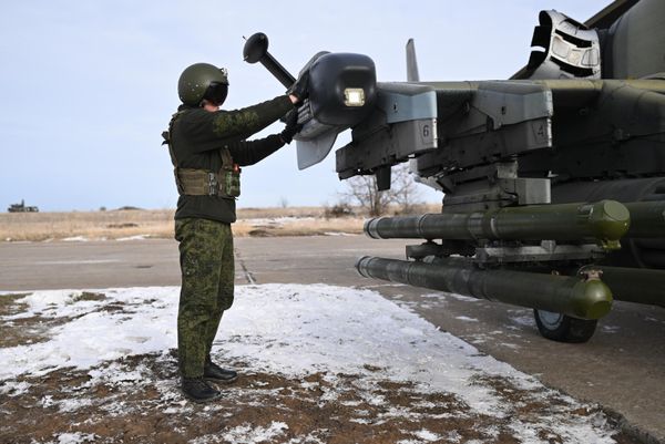 The Ka-52 has a maximum speed of over 300 km/h and can fly for over 500 km without refueling. This makes it a highly mobile and versatile platform that can quickly respond to a variety of mission requirements. - Sputnik International