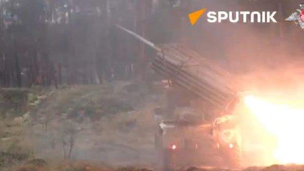 Russian Grad MLRS crews disrupt enemy rotation and destroy Ukrainian stronghold near Serebryansky forestry. - Sputnik International