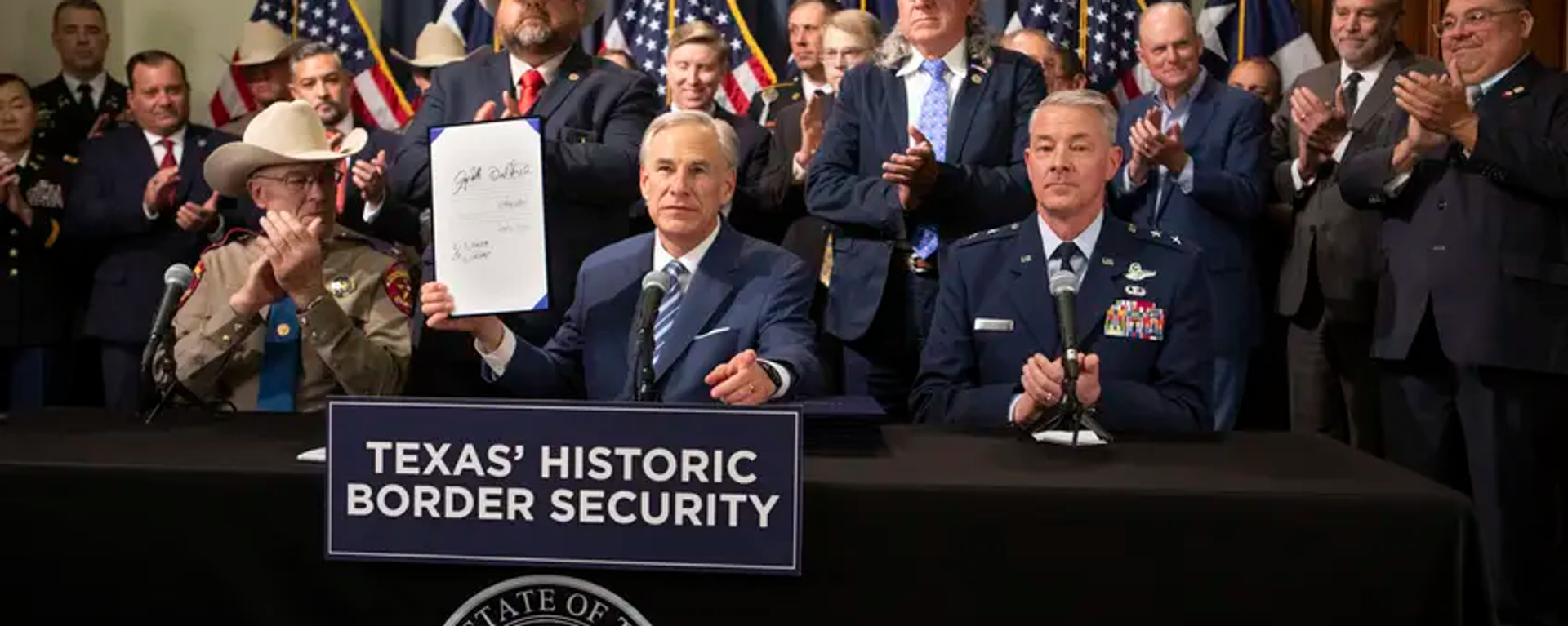 Texas Governor Greg Abbott and state officials gather at a legislation signing ceremony in Austin, June 2023. - Sputnik International, 1920, 26.01.2024