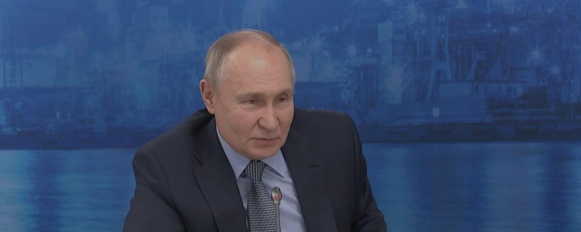 Vladimir Putin at the meeting with students who have served in special op Vladimir Putin at the meeting with students who have served in special op - Sputnik International, 1920, 02.02.2024