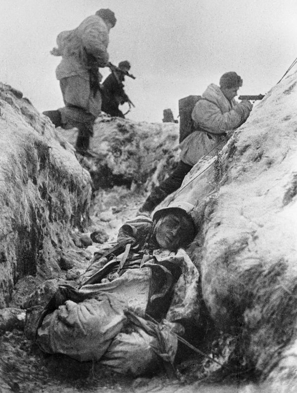 Soldiers of Colonel Andrei Bondarev's 168th Rifle Division during the battle on the Leningrad Front. The photo is taken in the Nevsky Patch, 1941, during the Battle for Leningrad. - Sputnik International