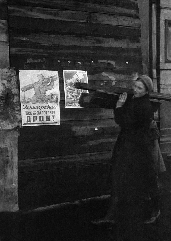 Preparing firewood in besieged Leningrad, the Great Patriotic War 1941-1945. - Sputnik International