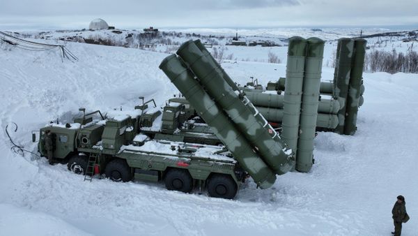 A view shows S-400 Triumph missile air defence systems at the Russian Northern Fleet's base of Gadzhiyevo in Murmansk region, Russia - Sputnik International
