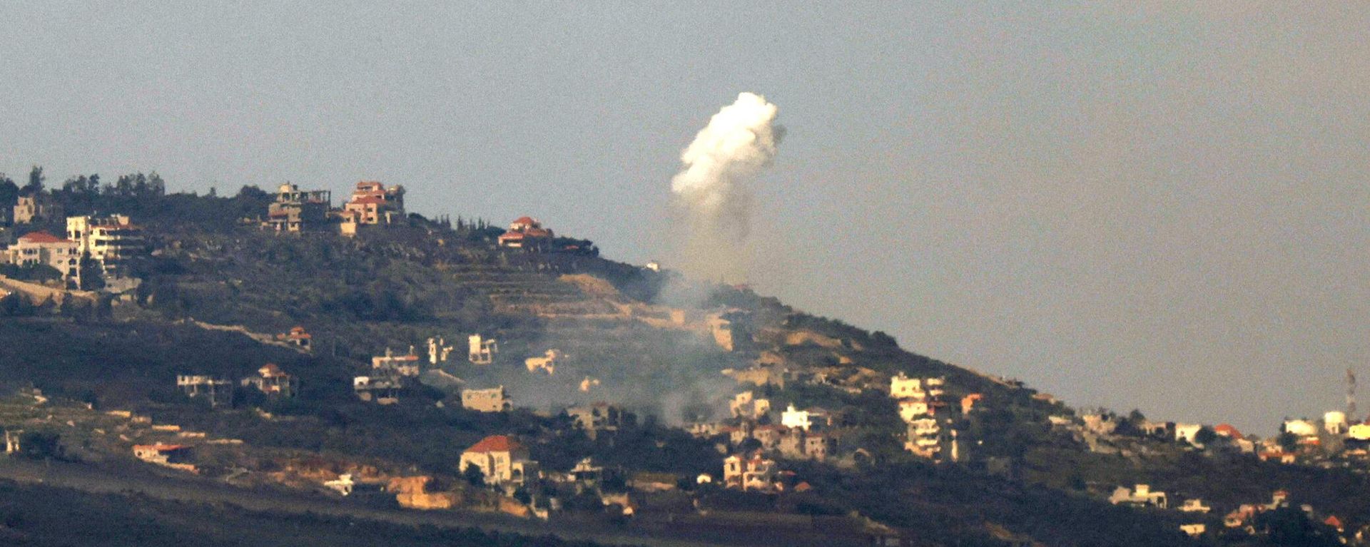 This picture taken from an Israeli position along the border with southern Lebanon shows smoke billowing above the Lebanese village of Odaisseh during Israeli bombardment on January 22, 2024, amid ongoing cross-border tensions as fighting continues between Israel and Hamas militants in Gaza This picture taken from an Israeli position along the border with southern Lebanon shows smoke billowing above the Lebanese village of Odaisseh during Israeli bombardment on January 22, 2024, amid ongoing cross-border tensions as fighting continues between Israel and Hamas militants in Gaza - Sputnik International, 1920, 28.01.2024