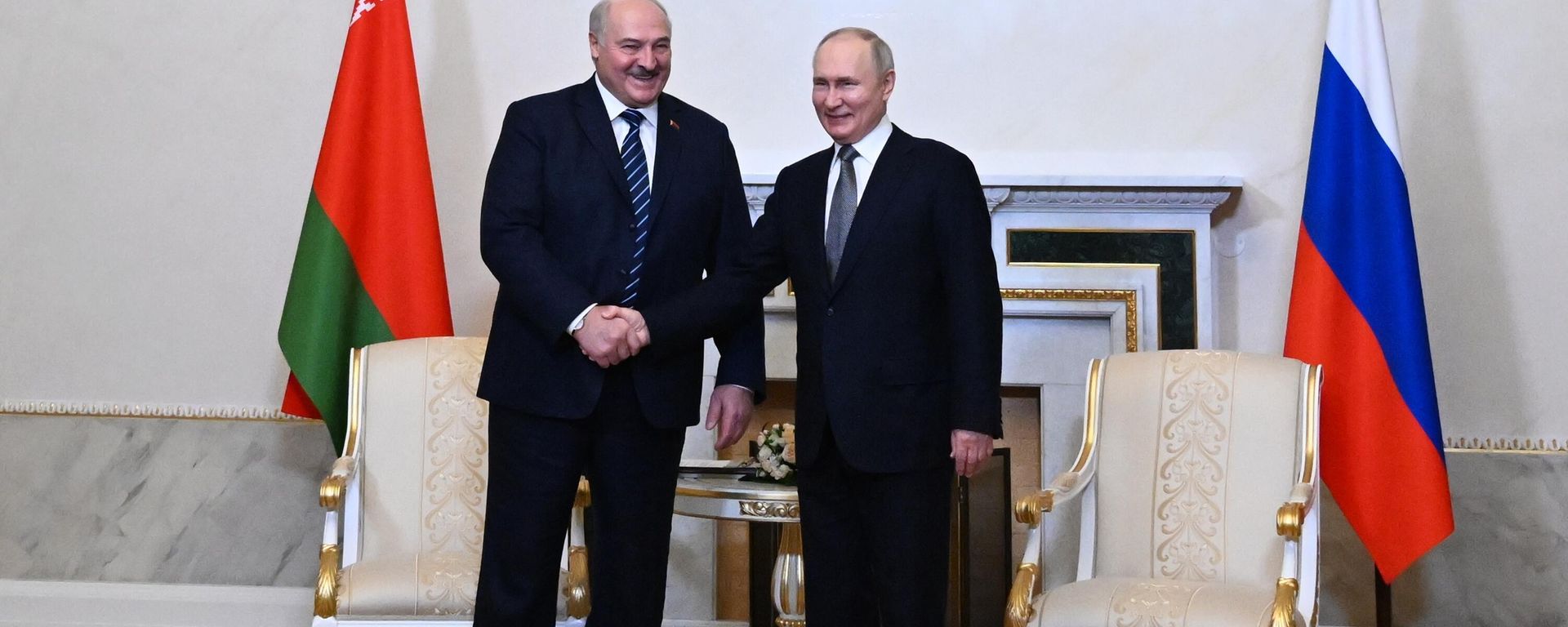 Russian President Vladimir Putin and Belarusian President Alexander Lukashenko Russian President Vladimir Putin and Belarusian President Alexander Lukashenko - Sputnik International, 1920, 29.01.2024