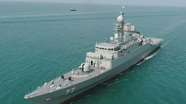 An X screenshot of a file photo of the Iranian destroyer Dena. - Sputnik International