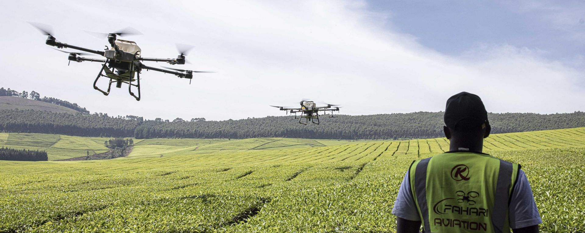 A Kenya Airways employee controls an unmanned aerial vehicle (UAV) as it spreads fertilizer over a tea farm at Kipkebe Tea Estate in Musereita on October 21, 2022 - Sputnik International, 1920, 30.01.2024