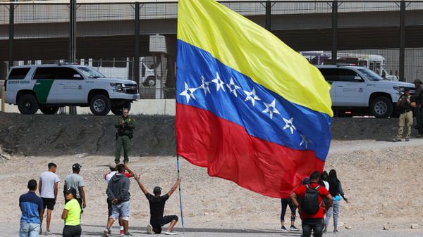 Venezuelan migrants hold a demonstration against the US immigration policies on the banks of the Rio Bravo river (or Rio Grande river, as it is called in the US) in Ciudad Juarez, Mexico, on October 31, 2022 - Sputnik International