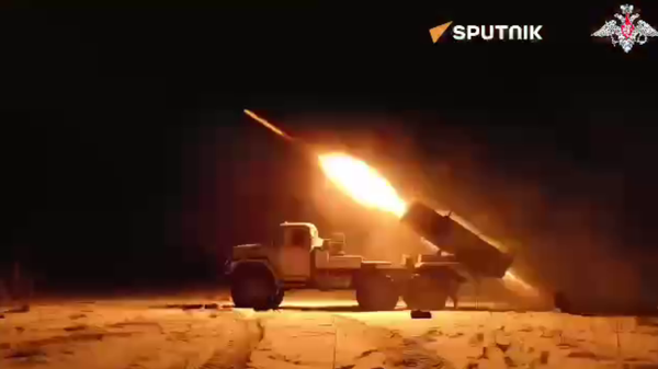 Russian BM-21 Grad Decimates Ukrainian Troop Formations - Sputnik International