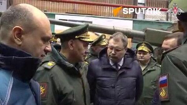 Sergei Shoigu at Uraltransmash Plant - Sputnik International