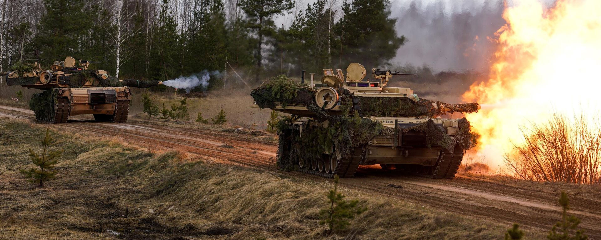 M1 Abrams tanks on the road in Latvia - Sputnik International, 1920, 31.01.2024