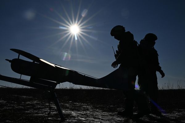 A UAV operator prepares  Orlan-10 unmanned aerial vehicle for a flight in the Krasny Liman area in the special military operation zone. - Sputnik International