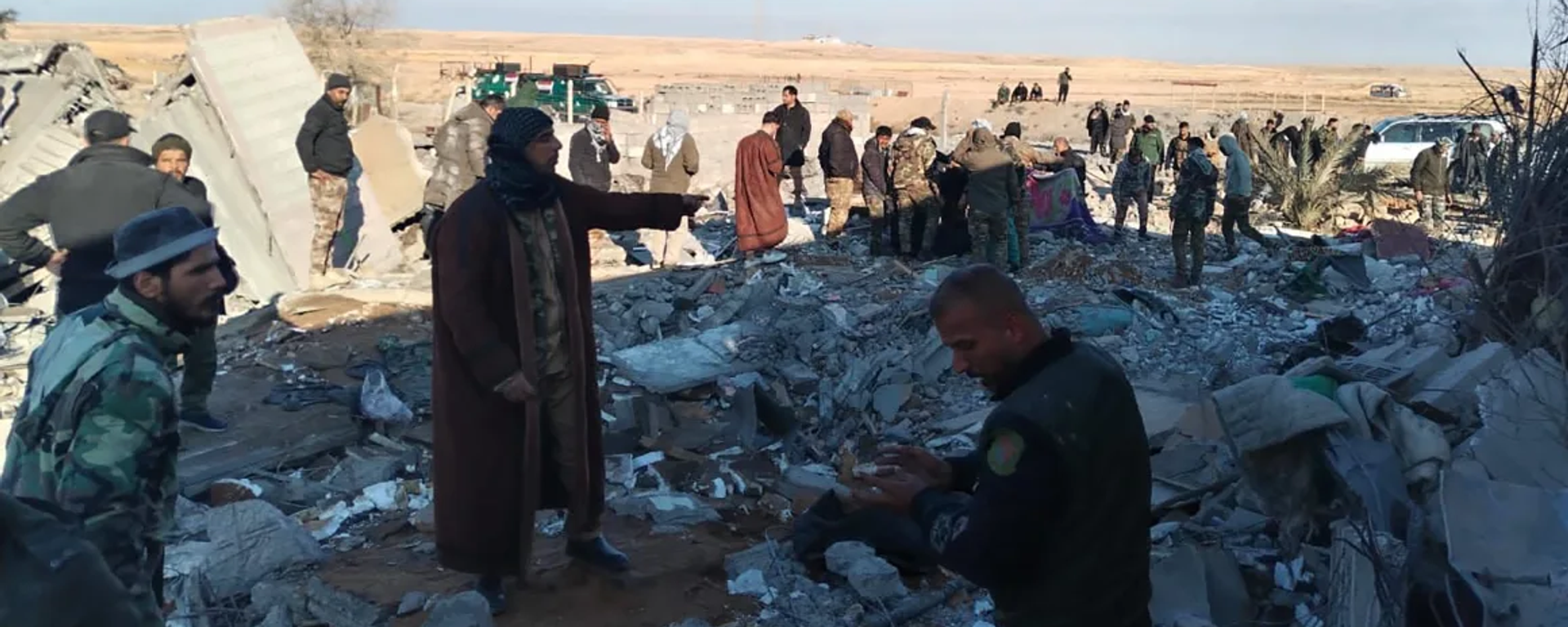 Residents gather around destroyed buildings after US warplanes carried out an airstrike on the headquarters of Hashd al-Shaabi (Popular Mobilization Forces) in Al-Qaim city of Anbar, Iraq on February 3, 2024. Residents gather around destroyed buildings after US warplanes carried out an airstrike on the headquarters of Hashd al-Shaabi (Popular Mobilization Forces) in Al-Qaim city of Anbar, Iraq on February 3, 2024. - Sputnik International, 1920, 03.02.2024