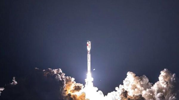 China on Wednesday used a Smart Dragon-3 (SD-3) carrier rocket to launch a test satellite into planned orbit, where it will test satellite internet technologies - Sputnik International