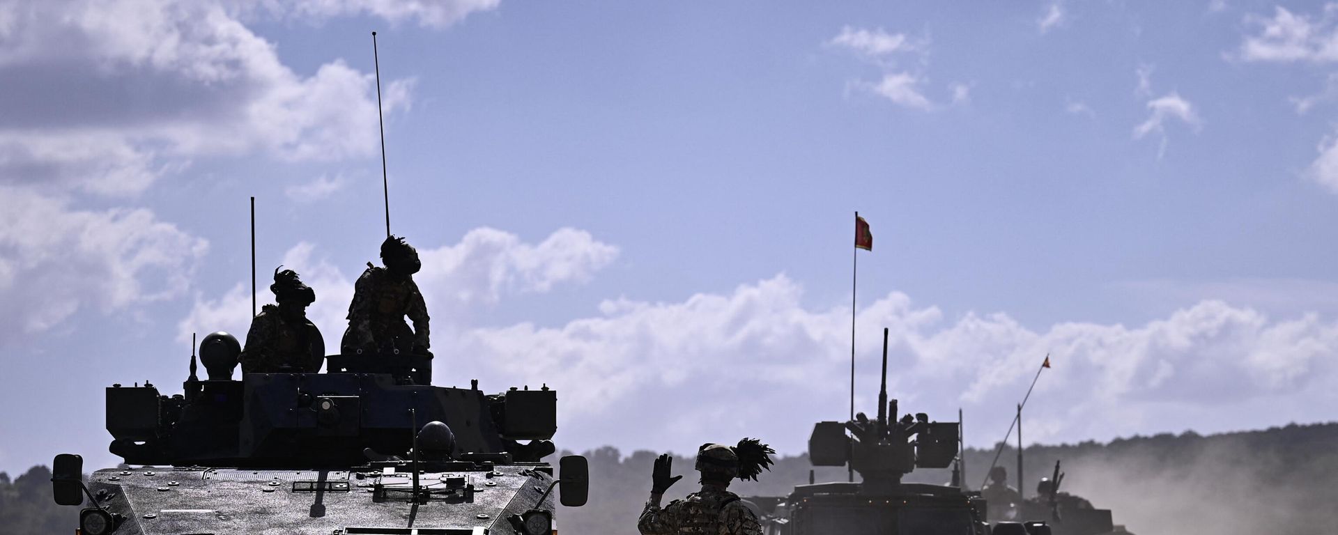 Servicemen drive armoured vehicles as they take part in the NATO Noble Blueprint 23 joint military exercise at the Novo Selo military ground, northwestern Bulgaria, on September 26, 2023. Servicemen drive armoured vehicles as they take part in the NATO Noble Blueprint 23 joint military exercise at the Novo Selo military ground, northwestern Bulgaria, on September 26, 2023. - Sputnik International, 1920, 26.02.2024