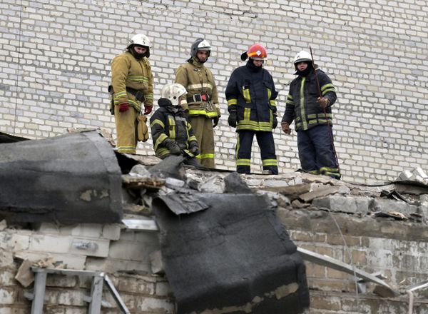 Russian emergency service workers clear out the debris at the ruins of a bakery in Lisichansk.  - Sputnik International