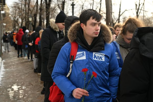"The youth of Donbass took the initiative to honor the memory of the people who died during this shelling, including children. In the near future, the Young Guard will go to Lisichansk to deliver humanitarian aid to the families of those injured in this inhuman terrorist attack," said the head of the Guard. - Sputnik International