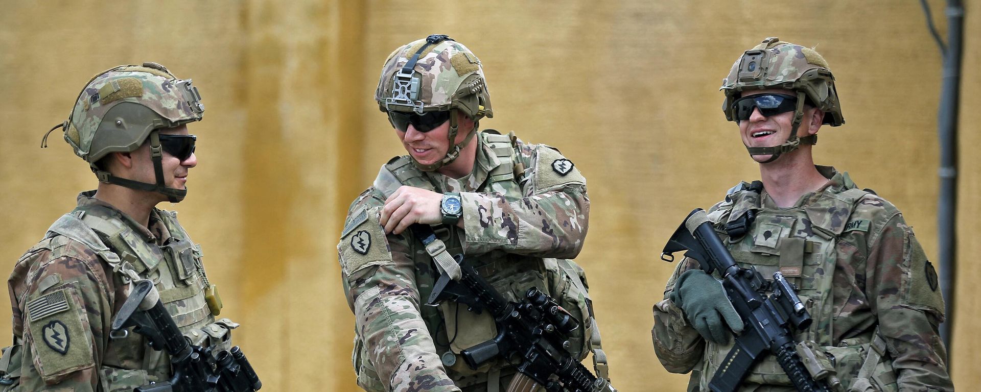 US army soldiers, part of the Combined Joint Task Force – Operation Inherent Resolve (CJTF-OIR) the US-led coalition against the Islamic State (IS) group, walk around at the K1 Air Base northwest of Kirkuk in northern Iraq before a planned US pullout on March 29, 2020 US army soldiers, part of the Combined Joint Task Force – Operation Inherent Resolve (CJTF-OIR) the US-led coalition against the Islamic State (IS) group, walk around at the K1 Air Base northwest of Kirkuk in northern Iraq before a planned US pullout on March 29, 2020 - Sputnik International, 1920, 28.02.2024