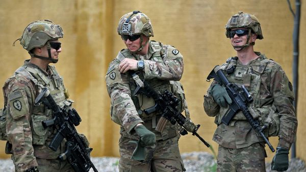 US army soldiers, part of the Combined Joint Task Force – Operation Inherent Resolve (CJTF-OIR) the US-led coalition against the Islamic State (IS) group, walk around at the K1 Air Base northwest of Kirkuk in northern Iraq before a planned US pullout on March 29, 2020 - Sputnik International