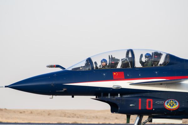 Chengdu J-10 multirole combat aircraft from the August 1st Aerobatics Team, People's Liberation Army Air Force (China). - Sputnik International