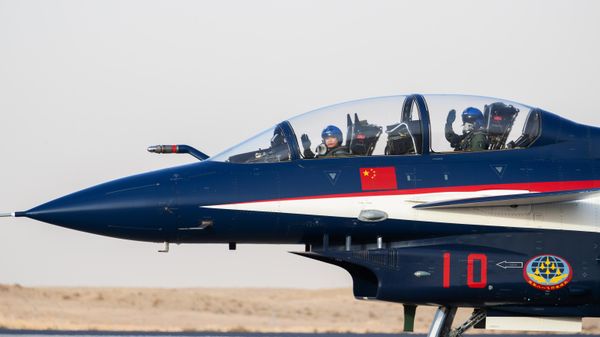 Chengdu J-10 multirole combat aircraft from the August 1st Aerobatics Team from China's People's Liberation Army Air Force (PLAAF) - Sputnik International