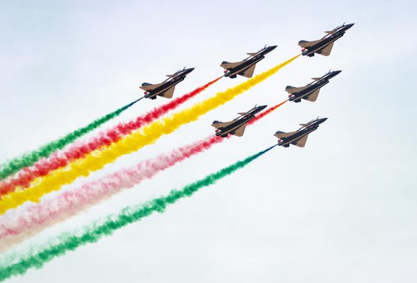 Chengdu J-10 multirole combat aircraft from the August 1st Aerobatics Team, People's Liberation Army Air Force (China). - Sputnik International