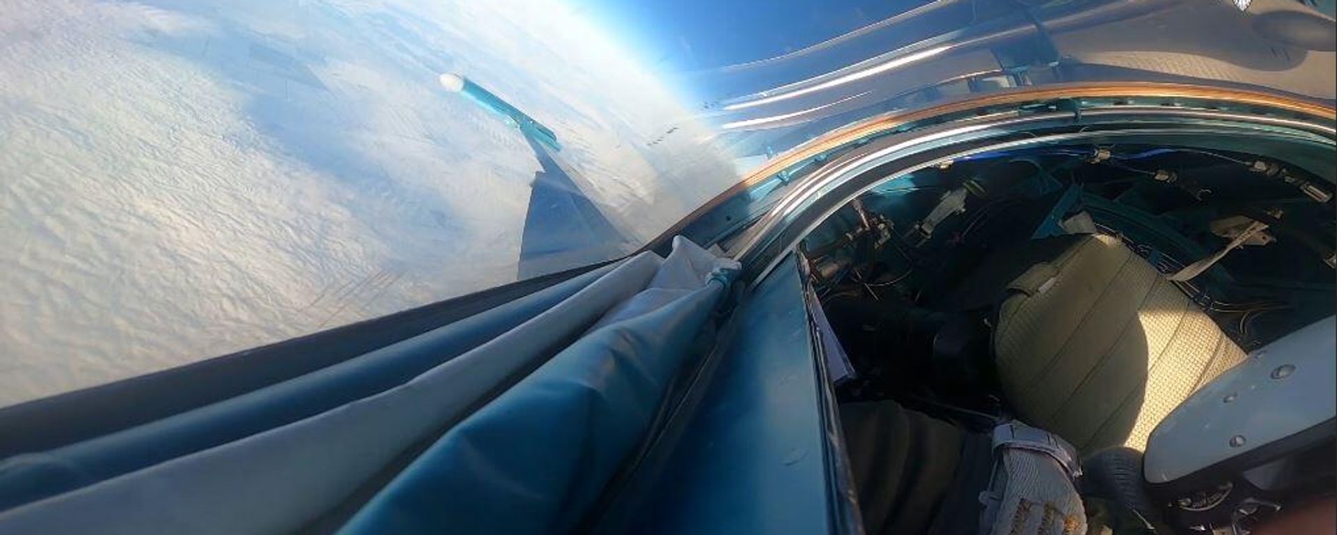 Russian Su-34 strikes Ukrainian positions Russian Su-34 strikes Ukrainian positions - Sputnik International, 1920, 06.02.2024