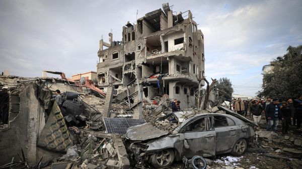 Palestinians inspect the damage at the Al-Maghazi refugee camp after an overnight Israeli strike on December 25, 2023, amid ongoing battles between Israel and the Palestinian militant group Hamas - Sputnik International