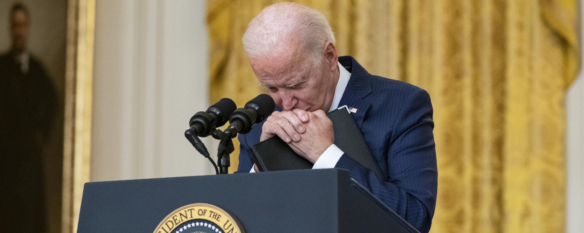 US President Joe Biden pauses as he listens to a question about the bombings at the Kabul airport that killed at least 12 U.S. service members, from the East Room of the White House, Thursday, Aug. 26, 2021, in Washington US President Joe Biden pauses as he listens to a question about the bombings at the Kabul airport that killed at least 12 U.S. service members, from the East Room of the White House, Thursday, Aug. 26, 2021, in Washington - Sputnik International, 1920, 15.02.2024