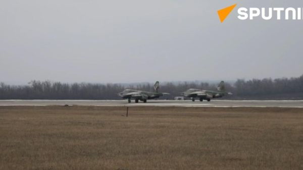 An Su-25 pilot of the Russian Aerospace Forces performed complex maneuvers at an extremely low altitude while striking Ukrainian forces near Krasny Liman.   - Sputnik International