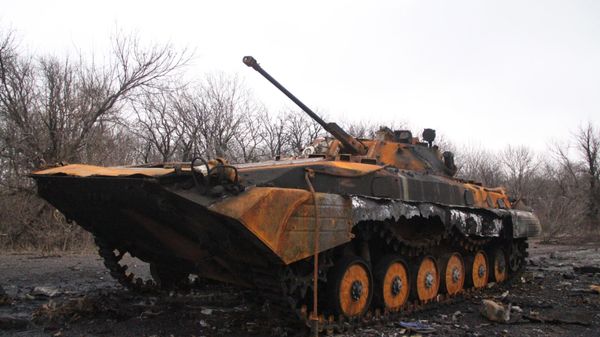 Burned Ukrainian military vehicle on the road from Uglegorsk to Debaltsevo, Donetsk People's Republic, February 6, 2015. - Sputnik International