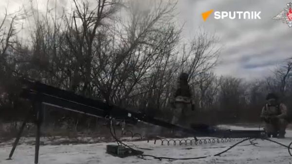 Russian troops, using a reconnaissance drone, spotted two camouflaged guns of the Ukrainian Armed Forces - Sputnik International