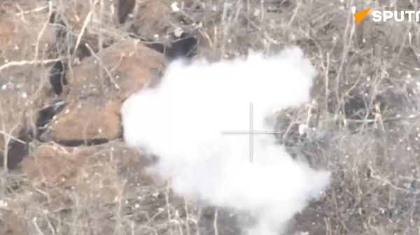 Footage of precision strikes by Russian drones on enemy shelters in the Berestovoe area - Sputnik International