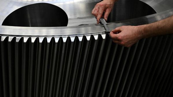 (FILES) An employee checks a gearwheel in an assembly hall of the German gear manufacturing company Renk in Augsburg, southern Germany, on May 8, 2023.  - Sputnik International
