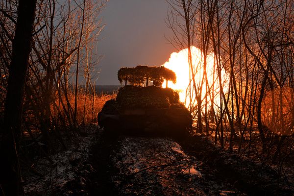 The T-62 tank's advanced optics and fire control systems enable precise target acquisition and engagement, while its thick armor provides exceptional protection against enemy fire. - Sputnik International