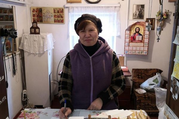 Yelena, the caretaker of Father Michael's temple at the 'Road of Life' in Donetsk
Yelena, the caretaker of Father Michael's temple at the 'Road of Life' in Donetsk
- Sputnik International