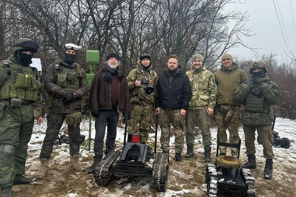 With the kamikaze drone and DIY mine-landing rover specialists at an undisclosed location in Donetsk With the kamikaze drone and DIY mine-landing rover specialists at an undisclosed location in Donetsk - Sputnik International