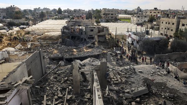 Palestinians inspect the damage amid the rubble of a building where two hostages were reportedly held before being rescued during an operation by Israeli security forcess in Rafah, on the southern Gaza Strip on February 12, 2024, amid ongoing battles between Israel and the militant group Hamas - Sputnik International