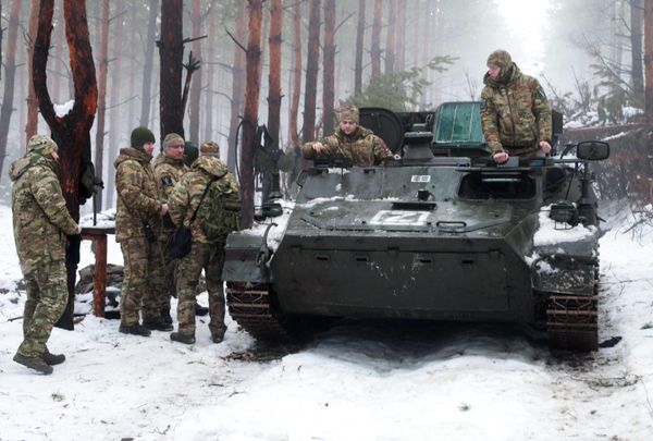 Russian paratroopers getting ready for a combat mission in special operation zone. - Sputnik International