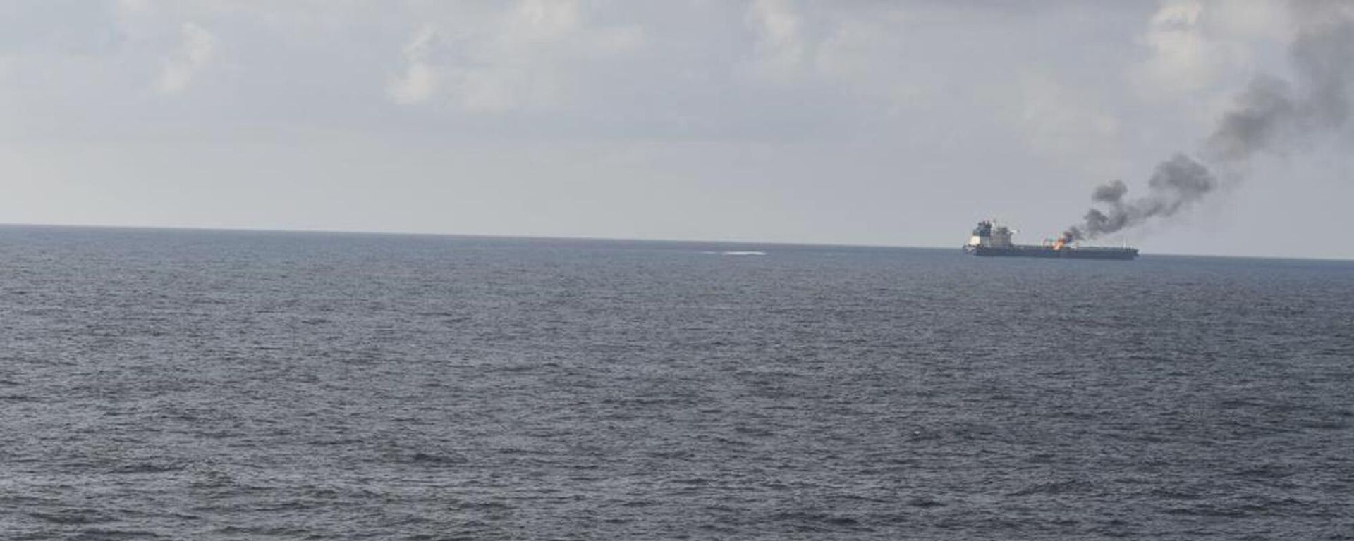 In this photo provided by the Indian Navy on Saturday, Jan. 27, 2024, a view of the oil tanker Marlin Luanda in the background, on fire after an attack, in the Gulf of Aden, taken from the Indian navy guided missile destroyer INS Visakhapatnam - Sputnik International, 1920, 20.07.2026