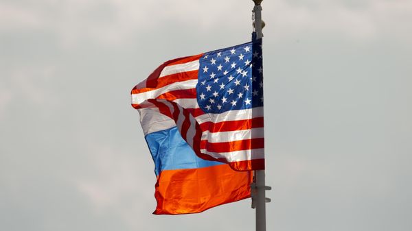 U.S. and Russian national flags wave on the wind before US Secretary of State Rex Tillerson arrival in Moscow's Vnukovo airport, Russia, Tuesday, April 11, 2017 - Sputnik International