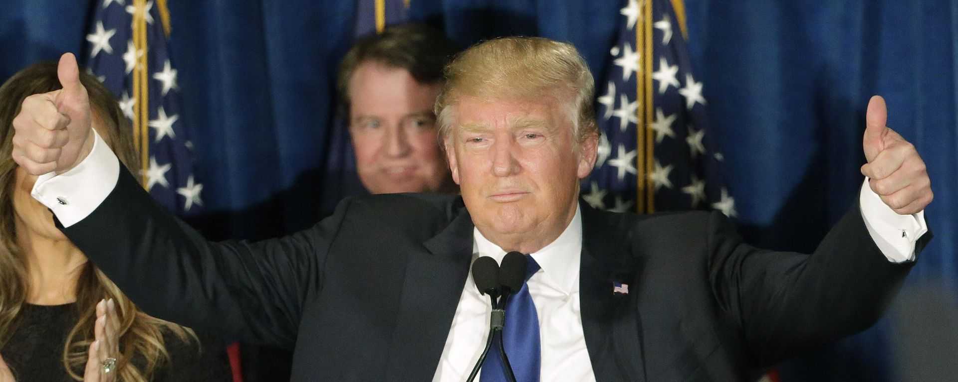 Republican presidential candidate, businessman Donald Trump gives thumbs up to supporters during a primary night rally, Tuesday, Feb. 9, 2016, in Manchester, N.H. Republican presidential candidate, businessman Donald Trump gives thumbs up to supporters during a primary night rally, Tuesday, Feb. 9, 2016, in Manchester, N.H. - Sputnik International, 1920, 16.02.2024