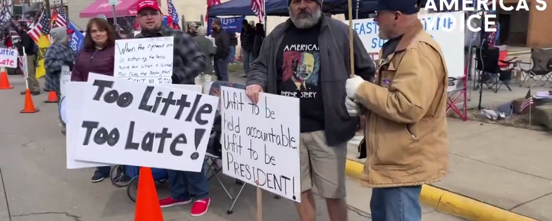 Screengrab of video showing angry residents of East Palestine, Ohio, meeting US President Joe Biden during his first visit to East Palestine since the incident occurred on February 3, 2023, when a train derailed and spilled toxic chemicals into the town - Sputnik International, 1920, 16.02.2024