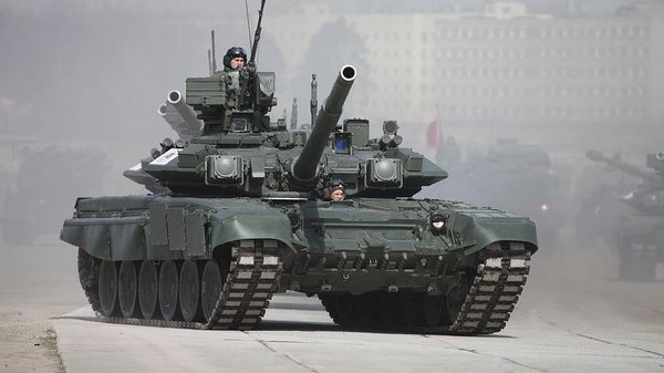 Russian T-90 equipped with a Shtora-1 soft-kill active protection system maneuvers amid preparations for a Victory Day Parade on Red Square. - Sputnik International