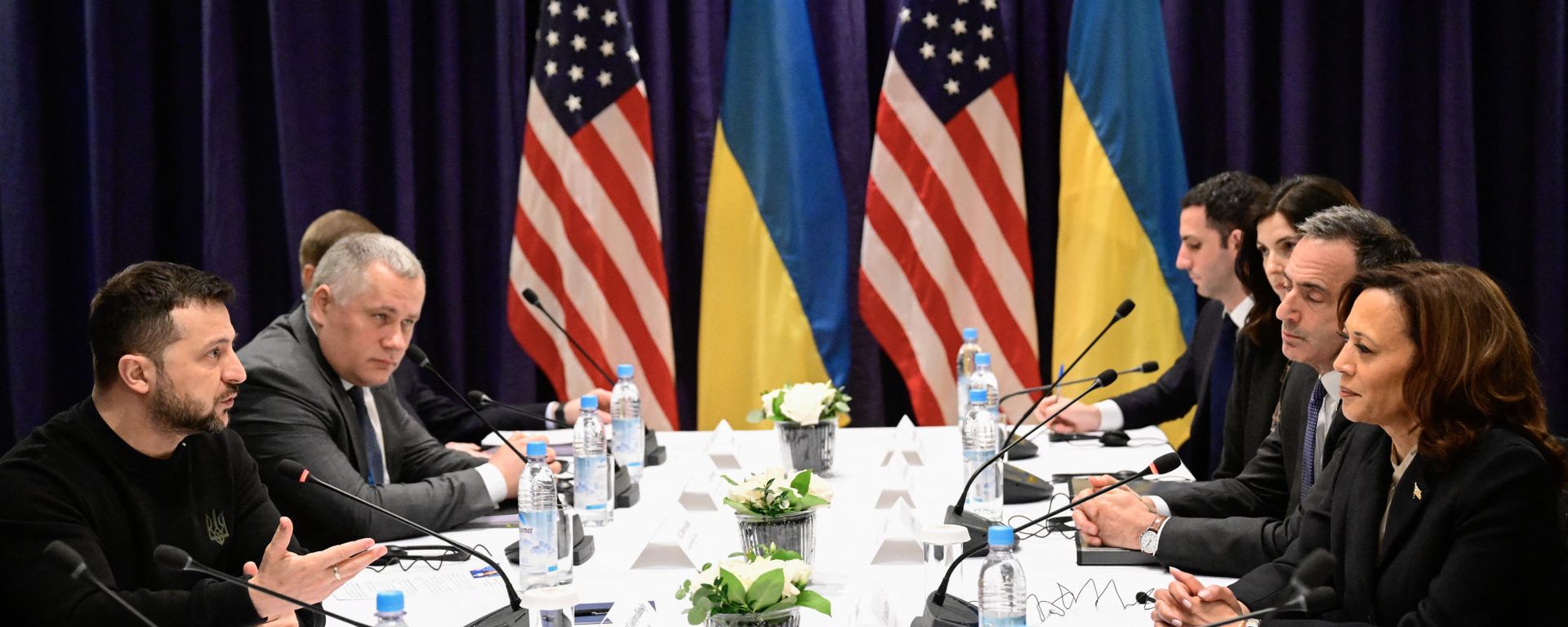 Ukrainian President Volodymyr Zelensky (L) and US Vice President Kamala Harris (R) as well as members of their delegations meet for talks at the Munich Security Conference (MSC) in Munich, southern Germany on February 17, 2024. Ukrainian President Volodymyr Zelensky (L) and US Vice President Kamala Harris (R) as well as members of their delegations meet for talks at the Munich Security Conference (MSC) in Munich, southern Germany on February 17, 2024. - Sputnik International, 1920, 19.02.2024