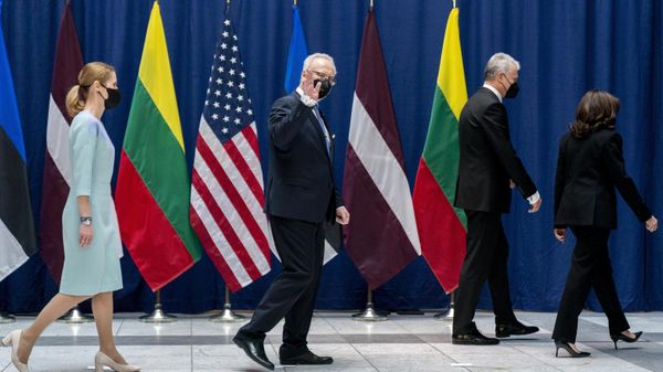 Estonia's Prime Minister Kaja Kallas, Latvian President Egils Levits, Lithuanian President Gitanas Nauseda, and Vice President Kamala Harris walk into a meeting during the Munich Security Conference in Munich, Friday, Feb. 18, 2022.  - Sputnik International
