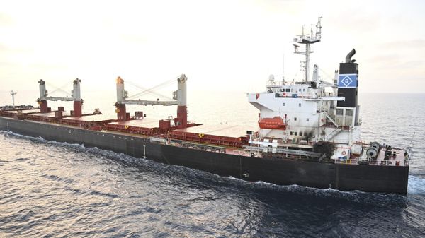 This photo provided by the Indian Navy shows U.S.-owned ship Genco Picardy that came under attack Wednesday from a bomb-carrying drone launched by Yemen's Houthi rebels in the Gulf of Aden, Thursday, Jan. 18, 2024 - Sputnik International